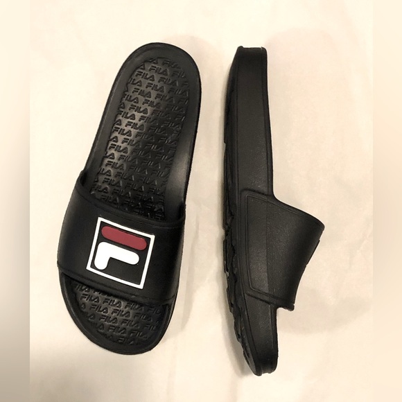 NWOT- FILA Slip-on Sandals. M8/W9 - Picture 2 of 13